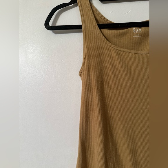 3/$10 Gap Ribbed Fall Coloured Tank Top - Picture 4 of 6
